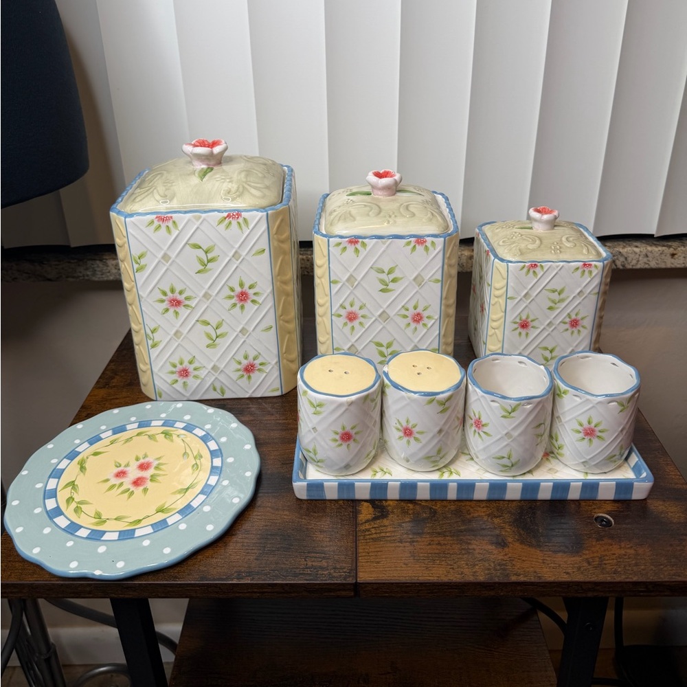 Better Homes & Gardens "Country Inn" canister and serveware set.
